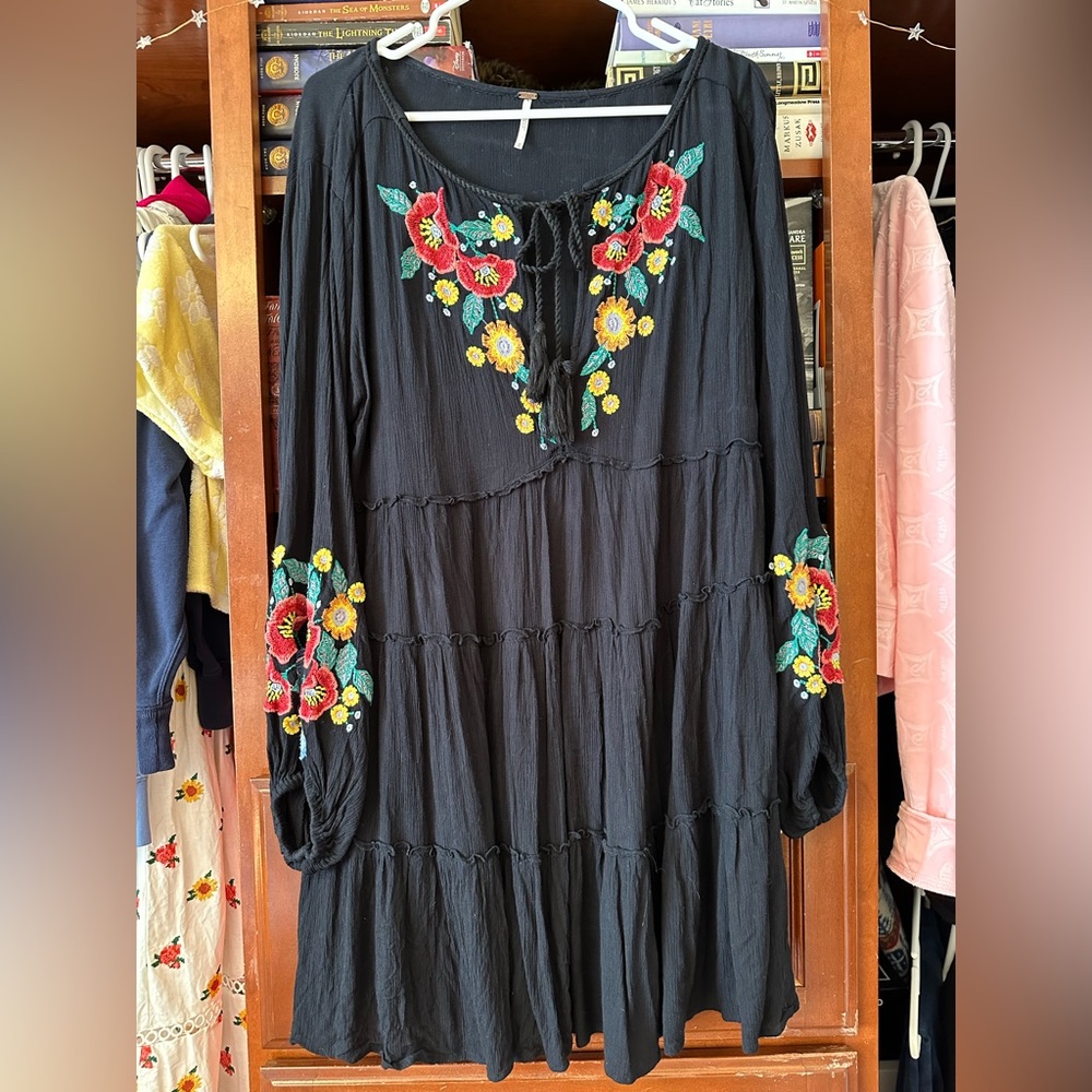 Women’s Free People Black Flower Embroidered Dress. Size M.